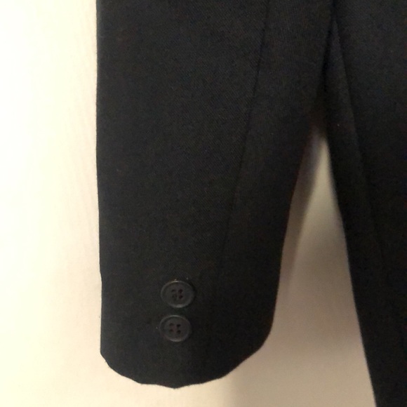 Van Heusen Suit 🧥💰 - Picture 3 of 7